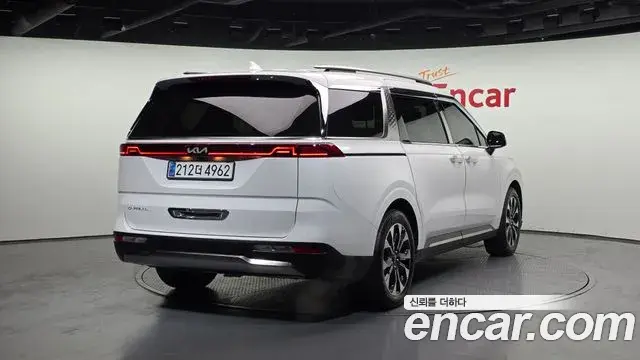 Kia Carnival 2023 — Фото 2/20