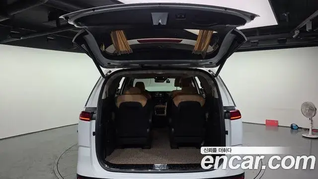 Kia Carnival 2023 — Фото 20/20