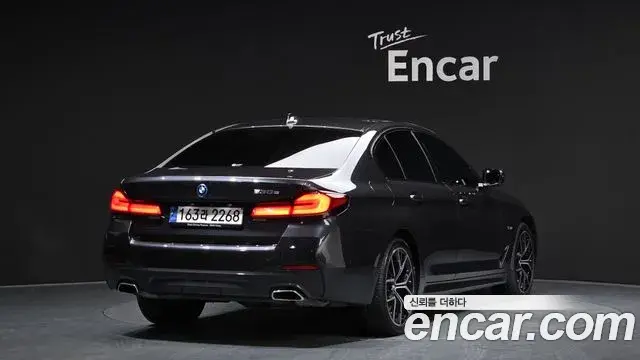 BMW 5 Series 2023 — Şəkil 17/20