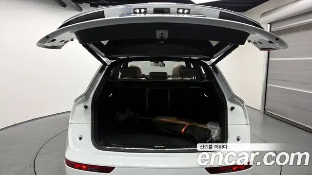 Audi Q5 2023 — Şəkil 11/20
