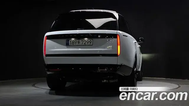 Land Rover Range Rover 2025 — ფოტო 8/20