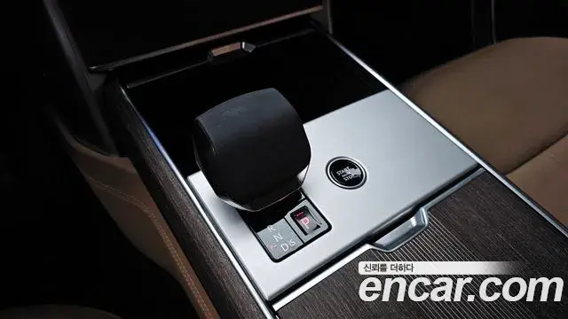 Land Rover Range Rover 2025 — ფოტო 4/20