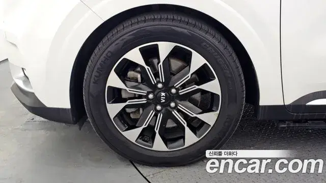 Kia Carnival 2020 — Фото 5/20