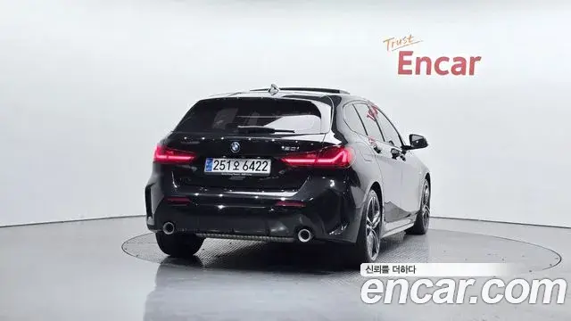 BMW 1 Series 2023 — Şəkil 8/20