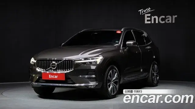 Volvo XC60 2022 — ფოტო 3/20