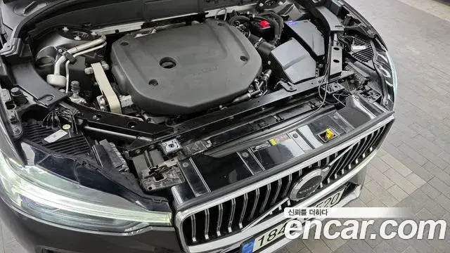 Volvo XC60 2022 — ფოტო 5/20