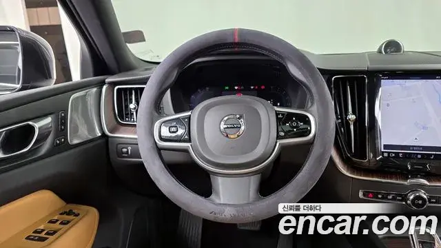 Volvo XC60 2022 — ფოტო 6/20