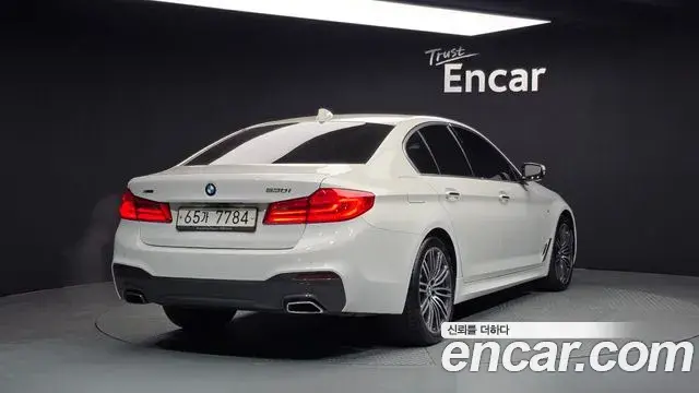 BMW 5 Series 2018 — Photo 19/20