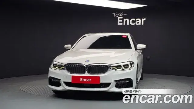 BMW 5 Series 2018 — Photo 12/20