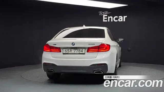 BMW 5 Series 2018 — Photo 17/20
