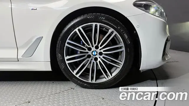 BMW 5 Series 2018 — Photo 7/20
