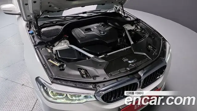 BMW 5 Series 2018 — Photo 15/20
