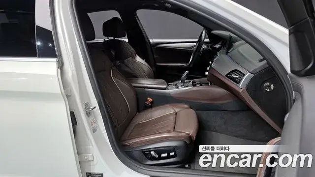 BMW 5 Series 2018 — Photo 2/20