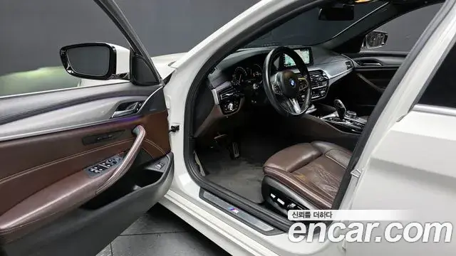 BMW 5 Series 2018 — Photo 14/20