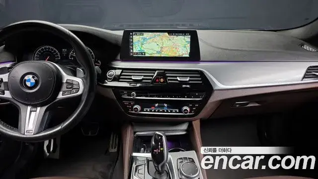BMW 5 Series 2018 — Photo 13/20