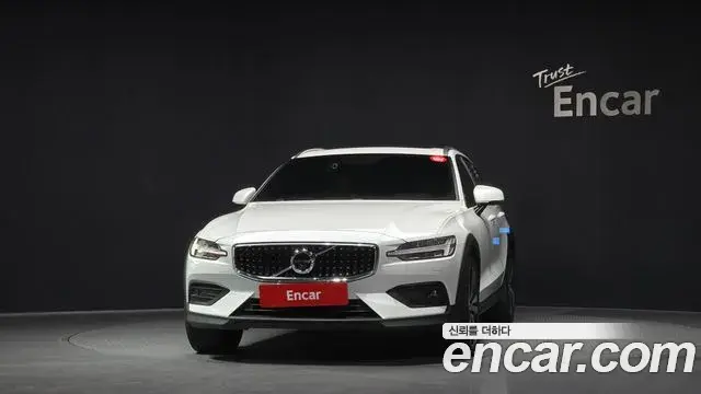 Volvo V60 Cross Country 2021 — Photo 4/20