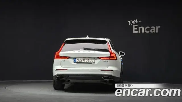Volvo V60 Cross Country 2021 — Photo 3/20