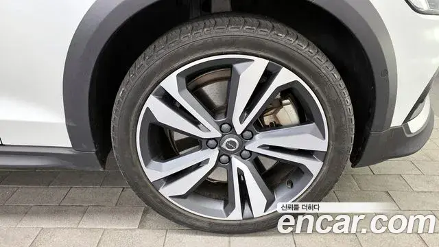 Volvo V60 Cross Country 2021 — Photo 10/20