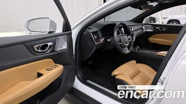 Volvo V60 Cross Country 2021 — Photo 7/20