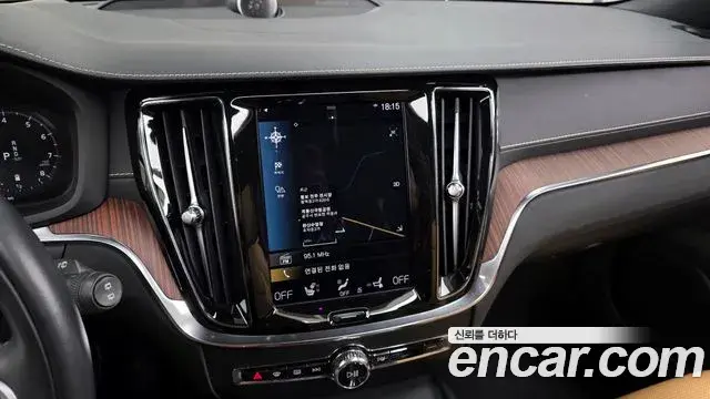 Volvo V60 Cross Country 2021 — Photo 14/20