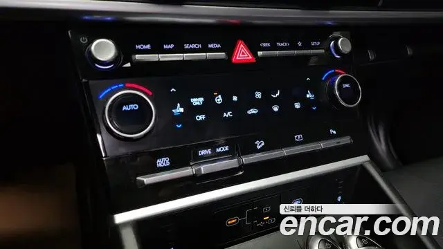 Hyundai Santa Fe 2024 — ფოტო 15/20