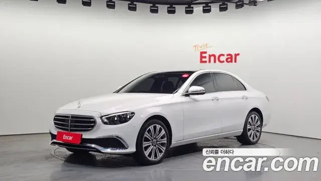 Mercedes-Benz E-Class 2021 — Photo 1/20