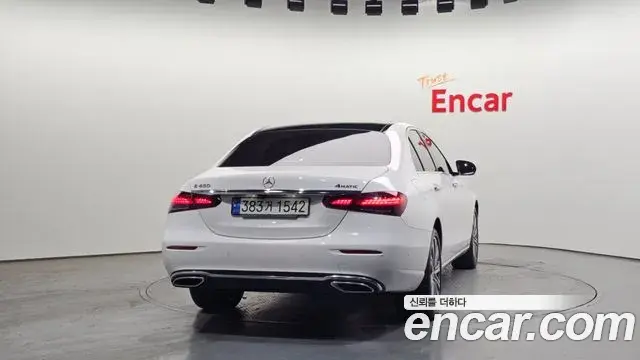 Mercedes-Benz E-Class 2021 — Photo 2/20