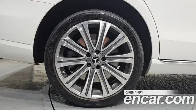 Mercedes-Benz E-Class 2021 — Photo 5/20