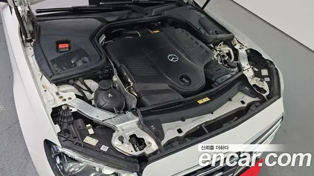 Mercedes-Benz E-Class 2021 — Photo 3/20
