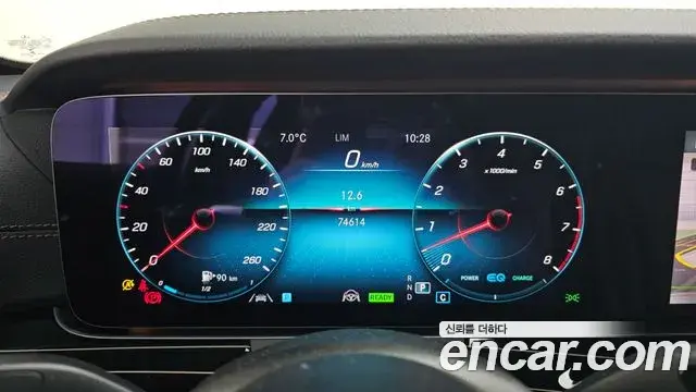 Mercedes-Benz E-Class 2021 — Photo 6/20