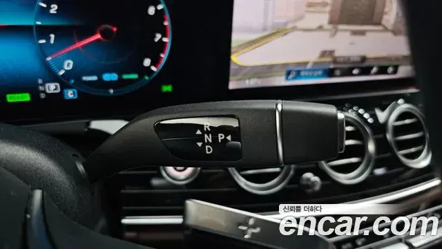 Mercedes-Benz E-Class 2021 — Photo 12/20