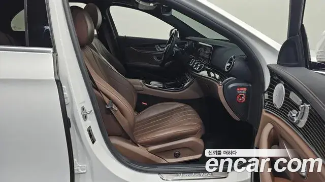 Mercedes-Benz E-Class 2021 — Photo 15/20