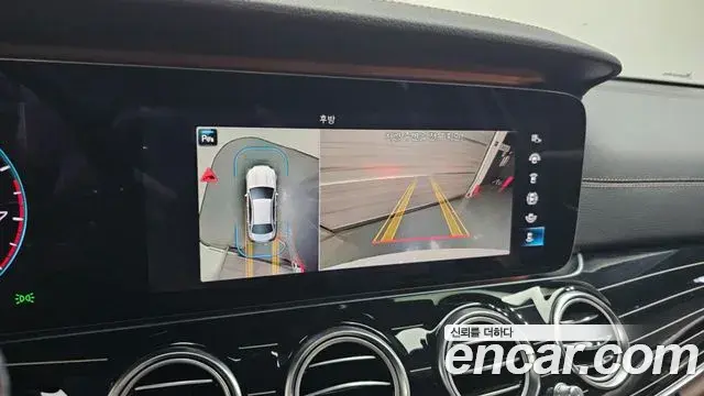 Mercedes-Benz E-Class 2021 — Photo 18/20