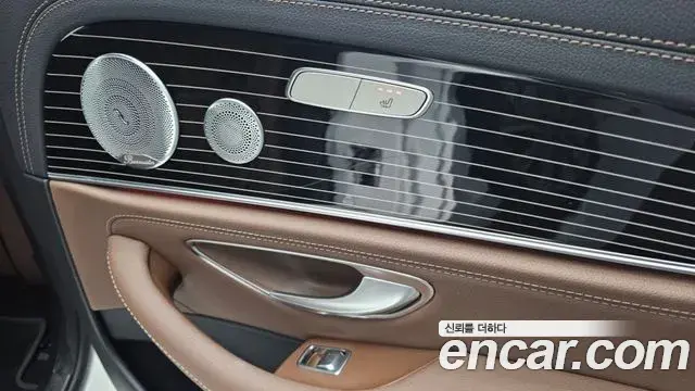 Mercedes-Benz E-Class 2021 — Photo 9/20