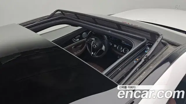 Mercedes-Benz E-Class 2021 — Photo 14/20