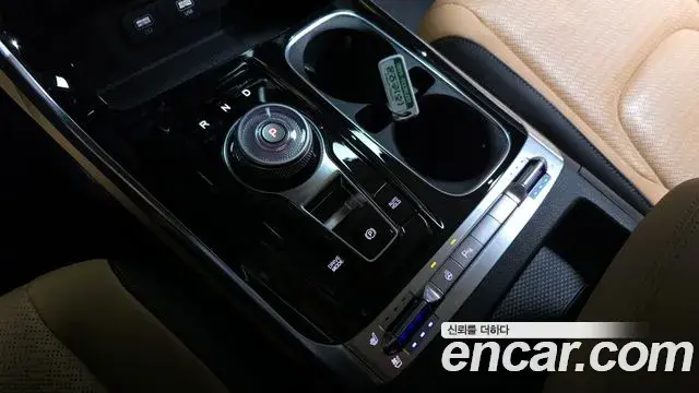 Kia Carnival 2023 — Photo 4/20
