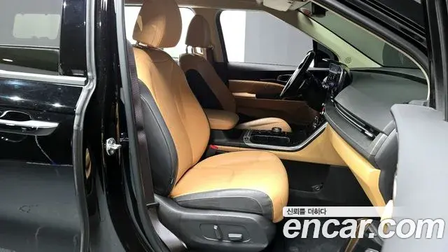 Kia Carnival 2023 — Photo 9/20