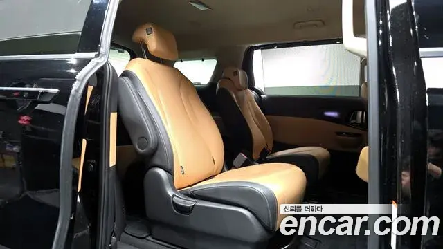 Kia Carnival 2023 — Photo 15/20