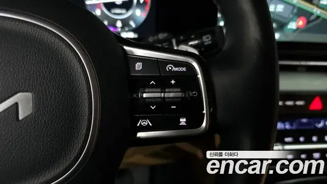 Kia Carnival 2023 — Photo 12/20