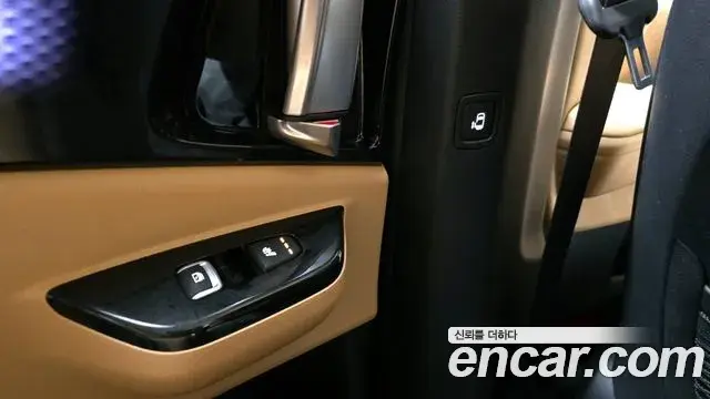 Kia Carnival 2023 — Photo 19/20