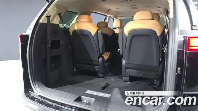 Kia Carnival 2023 — Photo 3/20