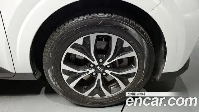 Kia Carnival 2021 — Photo 19/20