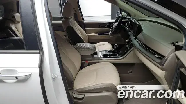 Kia Carnival 2021 — Photo 7/20