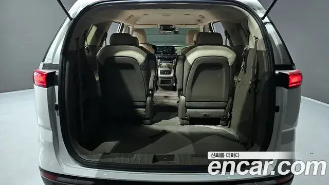 Kia Carnival 2021 — Photo 9/20