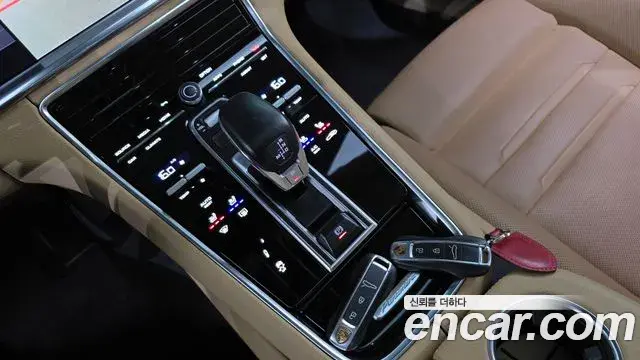 Porsche Panamera 2021 — Photo 13/20