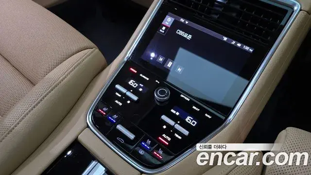 Porsche Panamera 2021 — Photo 19/20