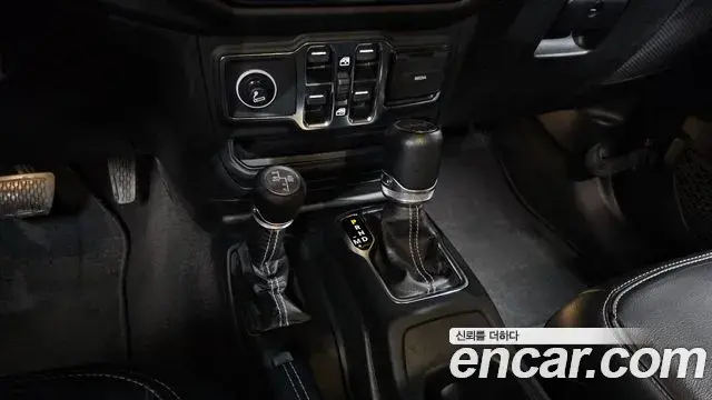 Jeep Wrangler 2021 — ფოტო 20/20