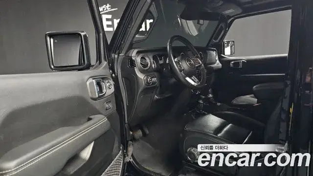 Jeep Wrangler 2021 — ფოტო 9/20