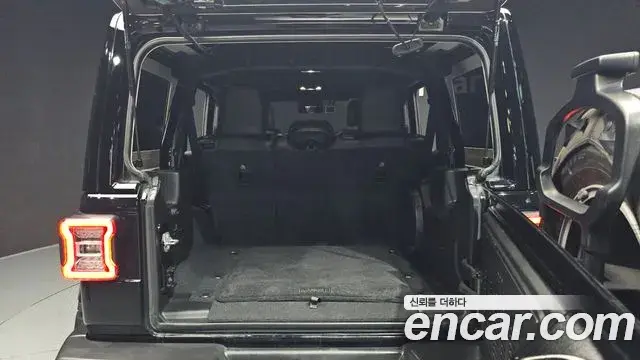 Jeep Wrangler 2021 — ფოტო 6/20