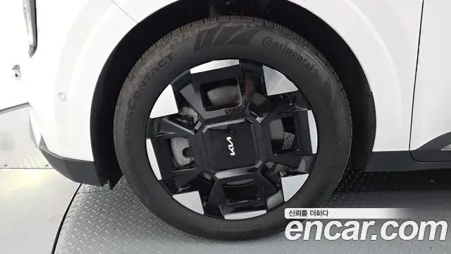 Kia Carnival 2024 — ფოტო 6/20